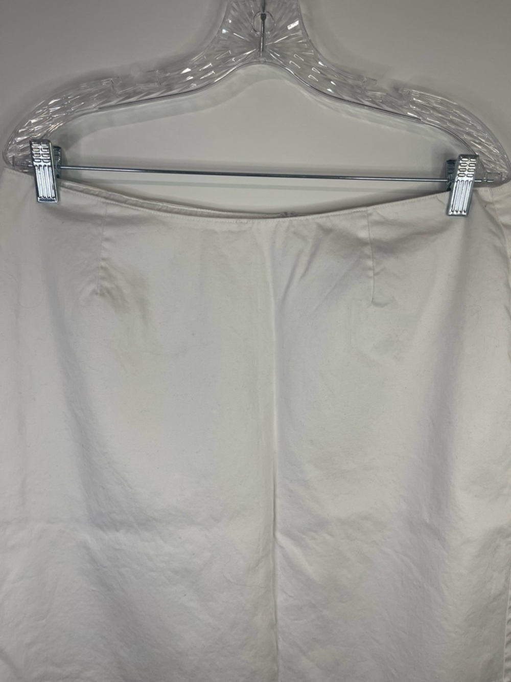 Tailor B. Moss White Pencil Skirt with Beige Embroidered Hemline - Picture 2 of 9